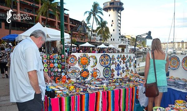 Marina Vallarta Thursday Art & Market Resumes October 19